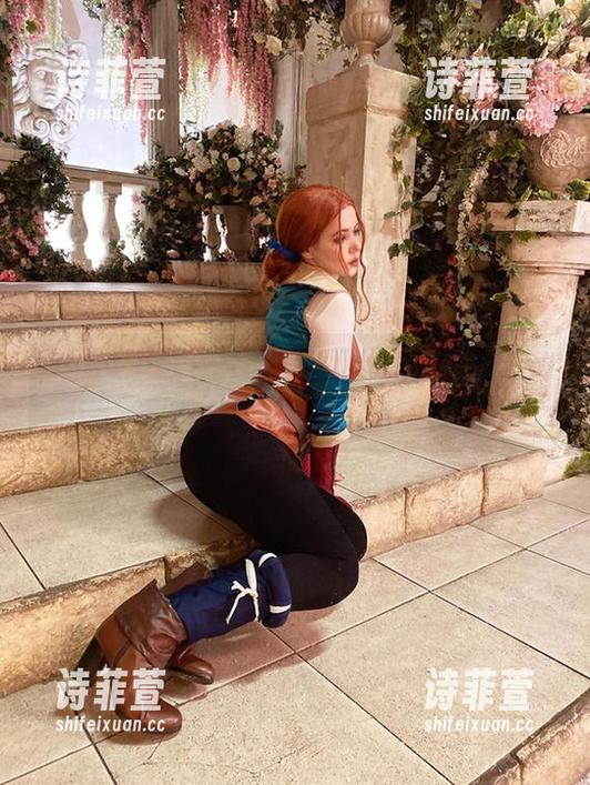 Alina Becker Alina Becker的万圣节资源,照片好像不错,但是不是快递的创意略晚了点?